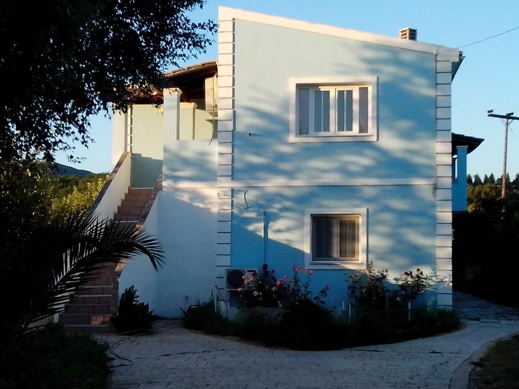 Апартаменты Tom'S House Skriperon Экстерьер фото