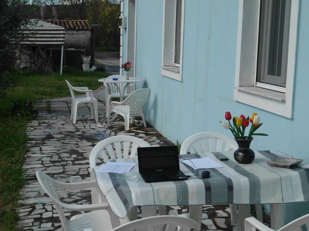 Апартаменты Tom'S House Skriperon Экстерьер фото