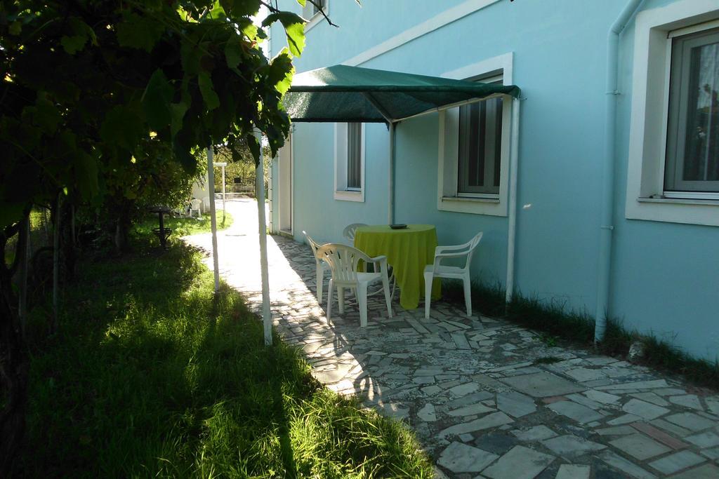 Апартаменты Tom'S House Skriperon Экстерьер фото